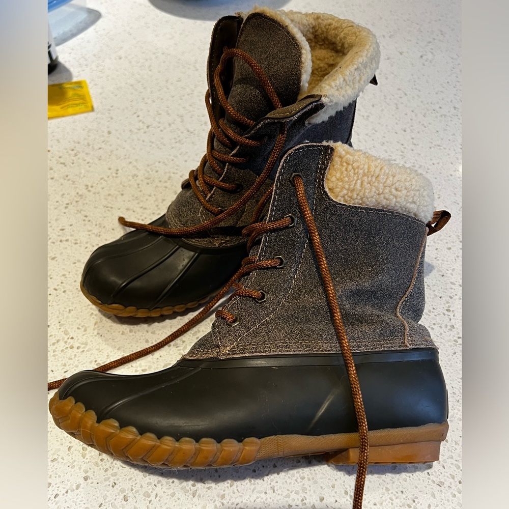 Like New - Sporto Dakota faux fur lined Duck Boots